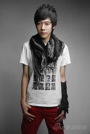 李一星拍成熟潇洒写真引领时尚潮流最前沿图