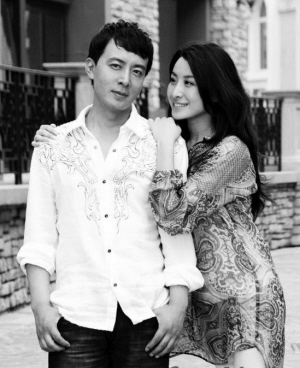 王雅捷和于洋演而优则唱的"玉芬"昨日来沈宣传专辑,接受本报采访透露