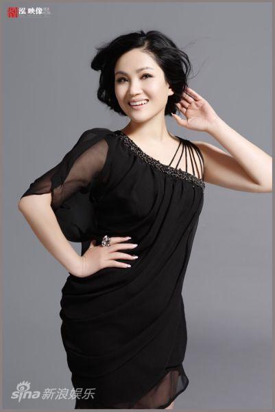 著名青年歌唱家易秒英唯美写真出炉(图)