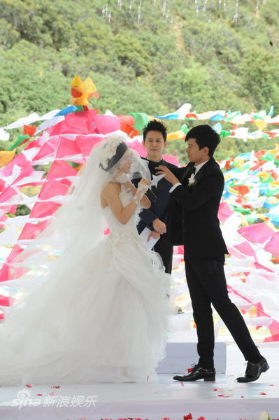 明星全接觸 謝娜張傑結婚專題 > 正文 新浪娛樂訊 9月26日上午,張傑