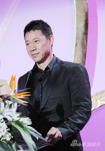 张丰毅现身舞蹈大赛颁奖 型男魅力亮相红毯(图)_影音娱乐_新浪网