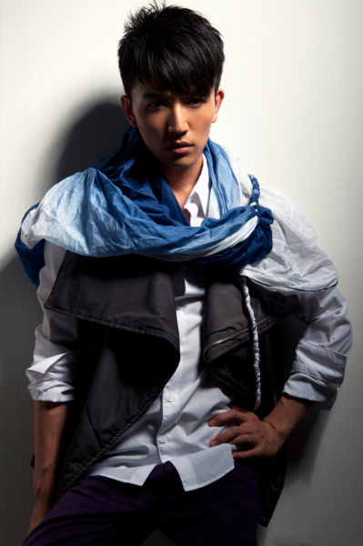 许诺携原创曲亮相非常6 1 与戴玉强同台飙歌