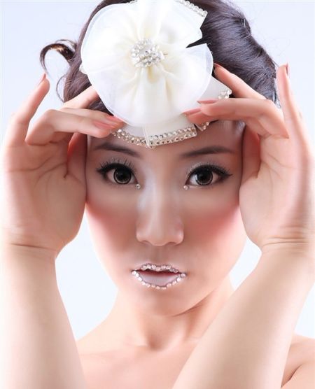 李思雯做客某节目献唱新不了情等歌曲