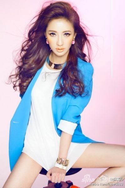 李羲儿新戏大变身 称做演员要经得起蜕变