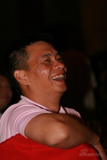 图文:杨威杨云三亚大婚-李小双台下观礼乐开怀