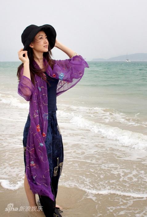 张定涵海边拍写真 海边上演佳丽奇景(组图)_影音娱乐_新浪网