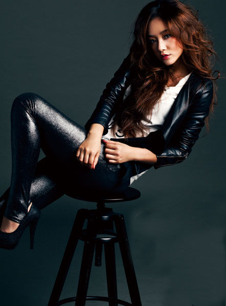 沈芳熙服饰代言写真 完美演绎性感极致(组图)