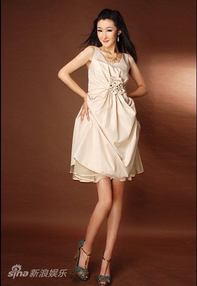 组图:李依馨全新写真曝光 展女星清纯魅力