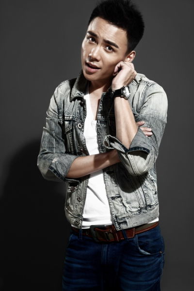 刘岳拍杂志演绎牛仔很忙 型男本色惹人爱(组图)