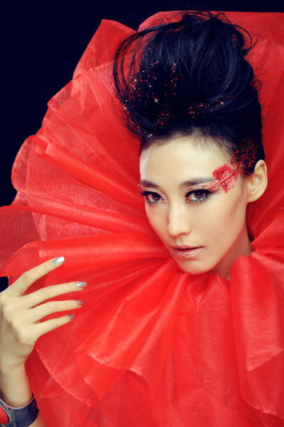 徐千雅新造型主打华丽红色 凸显中国概念(组图)