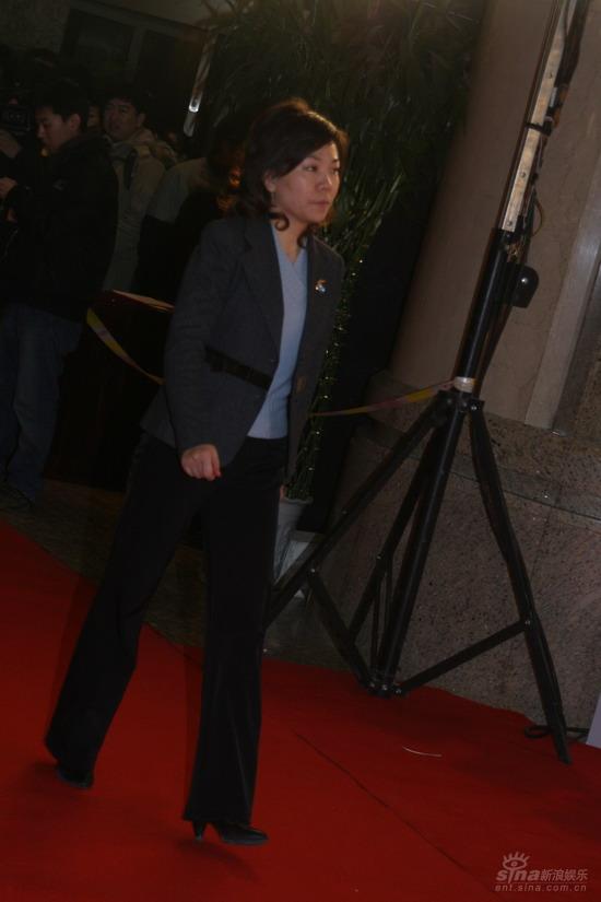 图文苏宁电器股份有限公司副总裁卜扬走红毯