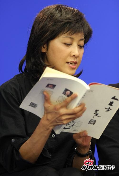 唐僧扮演者迟重瑞,猪八戒扮演者马德华以及女儿国国王扮演者朱琳做客