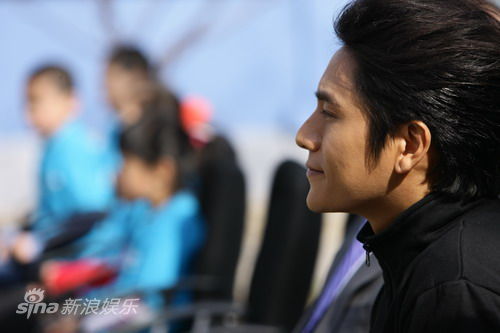 图文:陈坤任儿童基金会大使-陈坤侧面