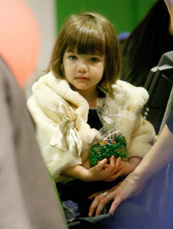 三岁苏瑞想穿皮草 遭母亲凯蒂断然拒绝大发脾气