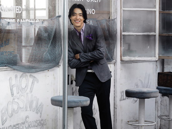 组图:韩星丹尼尔代言男装 潇洒不羁显迷人气质