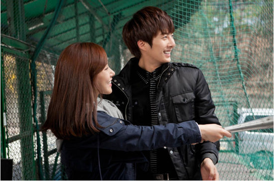 韩剧《我爱你》继续播出 金亨俊金允书相拥(图)_影音娱乐_新浪网