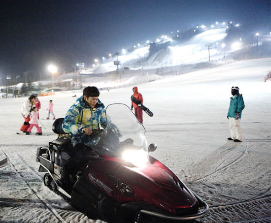 《7级公务员》朱元驾雪橇车驰骋雪原(图)