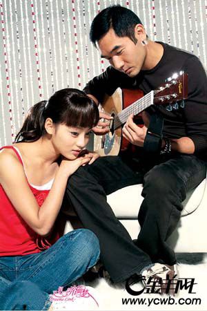 张嘉倪和方中信被指不像情侣