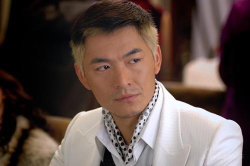 朱泳腾 (blog) 在该剧中饰演名为银狐的军统局特工,其另类造型
