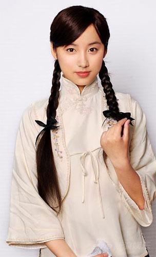 吕一《新一剪梅》剧照新浪娱乐讯 凭借《雪在烧》中的"天使妹妹"罗一