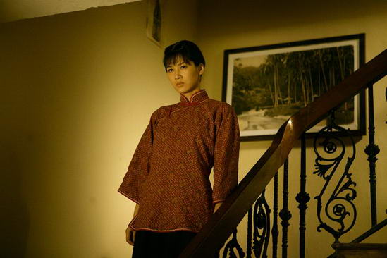 《下南洋》剧照童蕾两年前,电视剧《亮剑》让观众记住了照顾"李云龙"