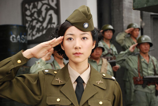 韩雪在《卧底将军》再次穿上军装,饰演美丽女特工,韩雪表示自己有很