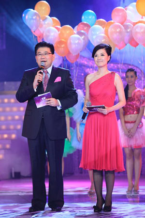 主持人:曹可凡,陈蓉新浪娱乐讯 8月23日晚,在东方卫视《加油!