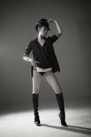 小乔赵柯卸下古装自我颠覆大玩造型突破