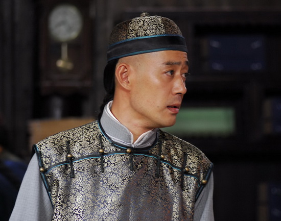 剧照——商讨计谋《新安家族》剧照——笑里藏刀新浪娱乐讯 电视剧