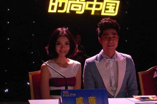 戚薇,袁成杰录制央视《时尚中国》节目袁成杰配合女魔术师魔术袁成杰