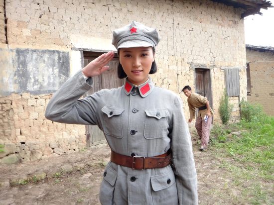 《少共国际师》忆光辉历史 朱敏铭变女红军战士