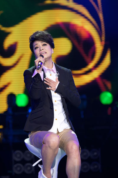 毛阿敏亮相歌声传奇数度泪洒现场图