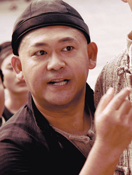 姜武姜武演旦角年代商战剧《向东是大海》已登陆央视一套黄金档,备受