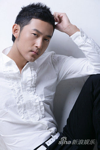 《野鸽子》正式在深圳卫视黄金剧场首播,实力派偶像毛毅(微博)在剧中