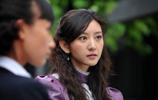 《秋霜》收视喜人 唐一菲情深义重