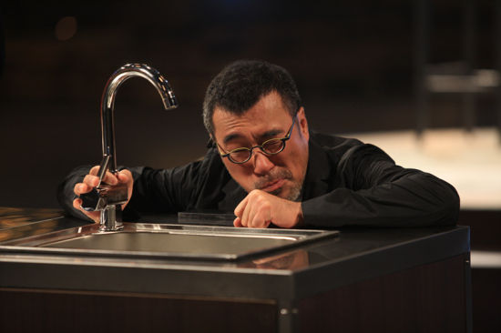 《顶级厨师》李宗盛吃"活杀生鱼"险吐