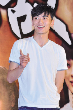 陈月末收工后跟老爸一起吃盒饭最幸福