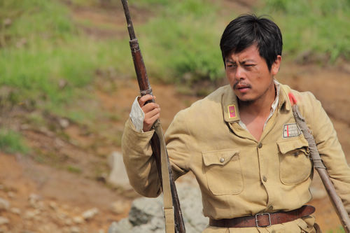 《战争不相信眼泪》收官 王超帏演战地情歌