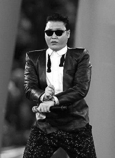 鸟叔去年红遍全球的"鸟叔"此前在香港亮相过一次,可谓"江南style风"与