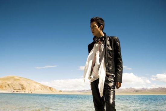 旦曲阿帝加盟西藏藏历春晚 为家乡送祝福