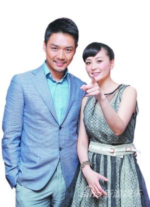 《怒海情仇》主演戴娇倩(右)与霍政谚昨天在上海发布会现场