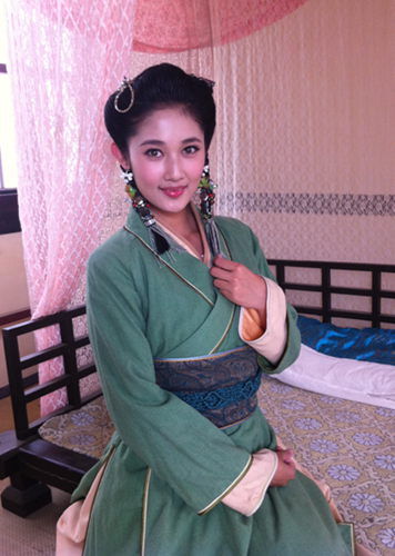 《花木兰传奇》韩悦绫罗彩裙亮相