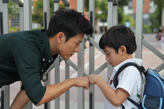 引爆三亿独生家庭期待值新浪娱乐讯今晚(2月17日),电视剧《独生子》将