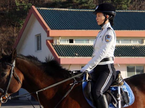 穿警服的那些女孩儿杨紫彤成风景线