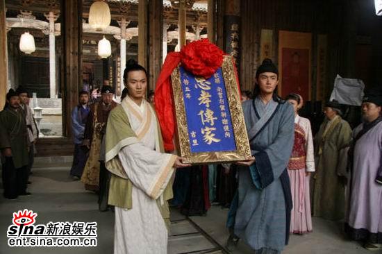 《大祠堂》正在风景如画,酷暑蒸腾的黄山脚下热拍;饰演男主角谢致成的