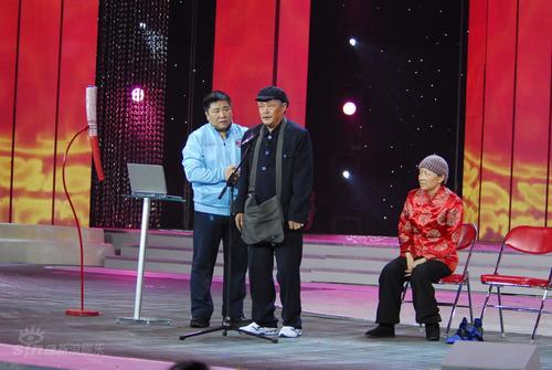 图文2008央视春晚赵本山争当火炬手