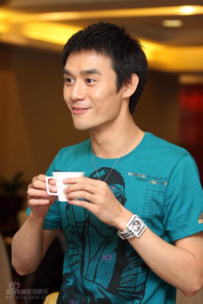 图文:《丑女无敌》庆功会--陈家明俊朗