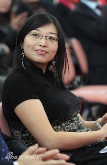 据悉,网络春晚从导演到演员都会由网民决定,新浪网会七天连续直播