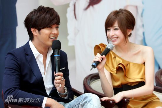 图文:《爱上查美乐》发布会-贺军翔王心凌合作默契
