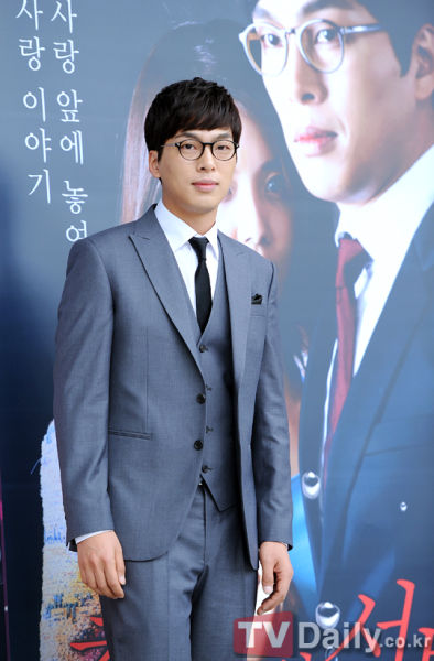 图文:韩剧《天使的选择》发布--尹熙石绅士